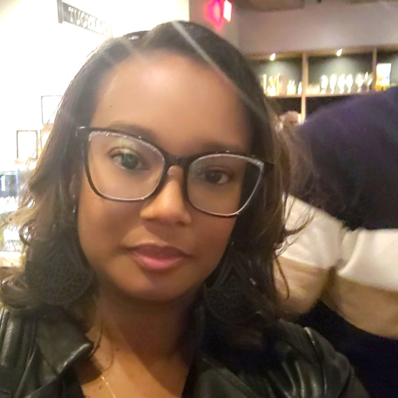 Meet your Posher, Fatima - Picture 1 of 1